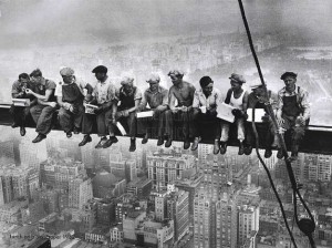 Lunchtime_atop_a_Skyscraper